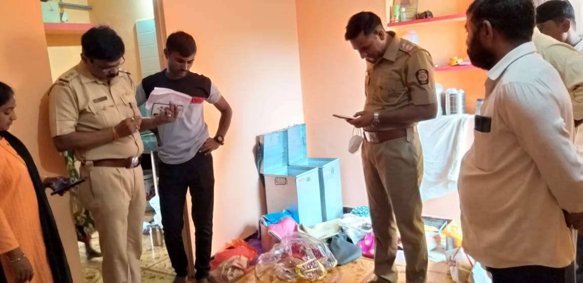 चौबारी गावात एकाच रात्री ५ ठिकाणी घरफोडी, लाखोंचा ऐवज लंपास... पोलिसांनी केले श्वान व अंगुली निर्देशक पथकाला पाचारण...