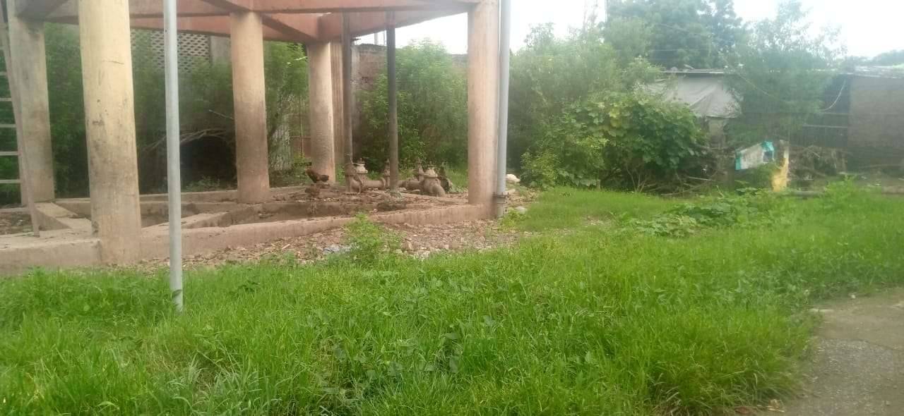 खिर्डी खु येथील नवीन गावठाण परिसरातील पाण्याच्या टाकीला घाणीचा विळखा