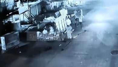 येवल्यात चौफुली वर उभ्या असलेल्या टेम्पोला भरधाव वेगाने येणाऱ्या ईरटीका गाडीने जोरदार धडक