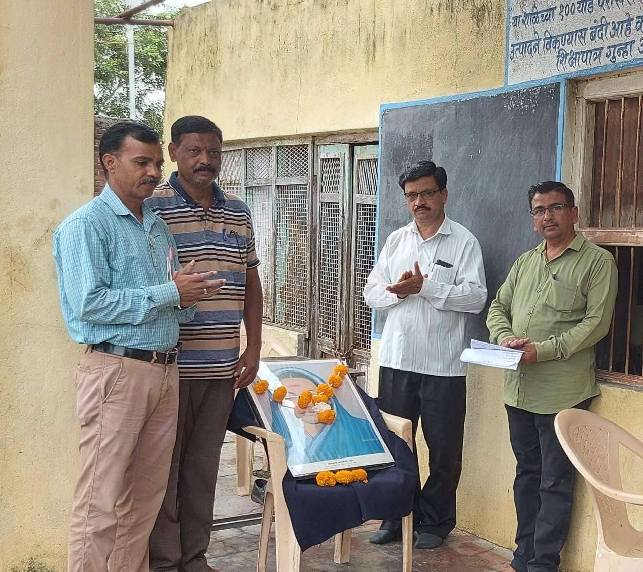 देवगांव देवळी हायस्कूलमध्ये हिंदी दिनानिमित्त वकृत्व व निबंध स्पर्धा हिंदी भाषा प्रचार व प्रसाराचे माध्यम एच.ओ.माळी