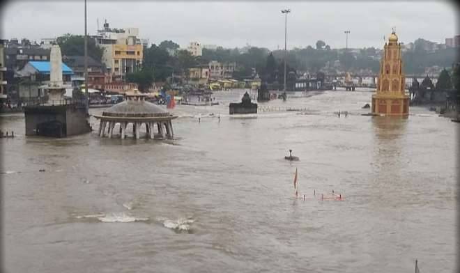 नाशकात पूरसदृष्य स्थिती दुतोंड्या मारुतीच्या कमरेपर्यंत पाणी गोदावरीला आला पूर प्रशासन चा नागरिकांना सर्तकतेचा इशारा.