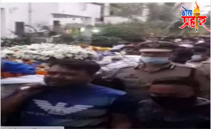 पोलीस कर्मचार्याच्या पार्थिवाला पोलीस आयुक्तांचा खांदा, हृदयविकाराच्या धक्क्याने पोलीस प्रतिक जाधव यांचे निधन