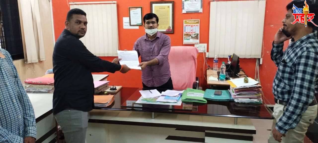 फैजपूर नगरपरिषदेची वॉर्डरचना निपक्ष व कोणत्याही राजकीय दबावाला न पडता व्हावी या आशयाचे मुख्य अधिकारी यांना निवेदन