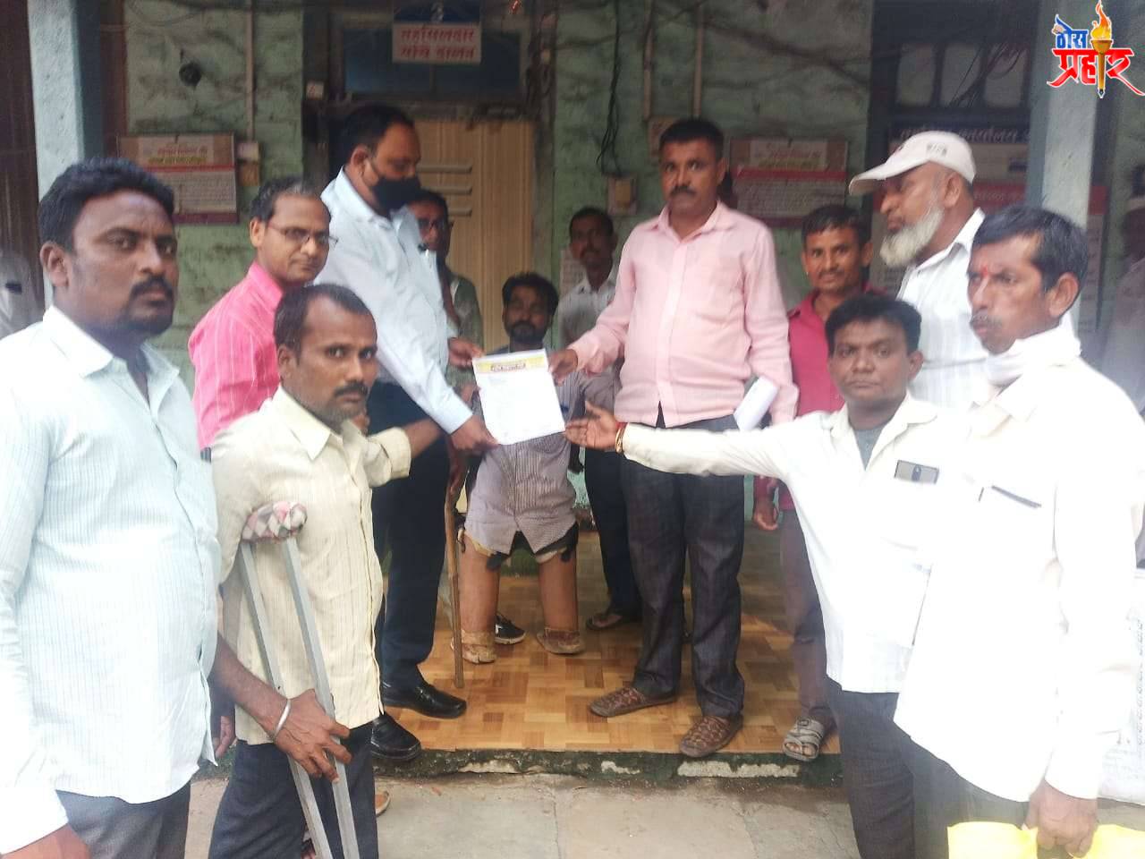 दिव्यांगांच्या युनिट १ व २ चे कार्ड व लग्न न झालेल्या दिव्यांग व्यकतींच्या रेशनकार्डला अंतोदय यादीत समाविष्ट करा..राष्ट्रीय विकलांग पार्टीचे प्रशासनाला निवेदन..