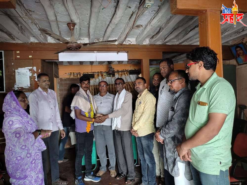 मोठा वाघोदा येथील शुभम बाविस्कर खेळाडू ला राज्यस्तरीय पुरस्कार ग्रामपंचायततर्फे सरपंच सदस्यांनी केला सत्कार