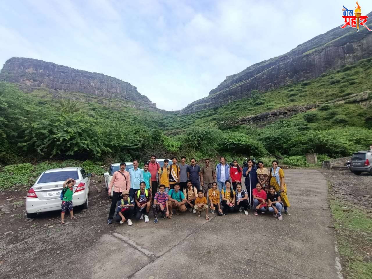 चांदवड ट्रेकर्स ग्रुप सदस्य प्रकाशभाऊ सूर्यवंशी यांचा वाढदिवस अणकाई किल्ल्यावर अनोख्या पद्धतीने साजरा