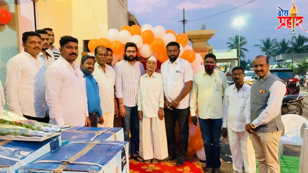 राजवर्धन पाटील यांच्या हस्ते ५० टक्के सवलतीमध्ये पिठाच्या गिरणीचे वाटप