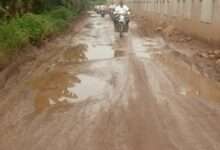 खिर्डी - निंभोरा रस्ता चिखलामुळे देतोय अपघाताला निमंत्रण......