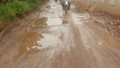 खिर्डी - निंभोरा रस्ता चिखलामुळे देतोय अपघाताला निमंत्रण......