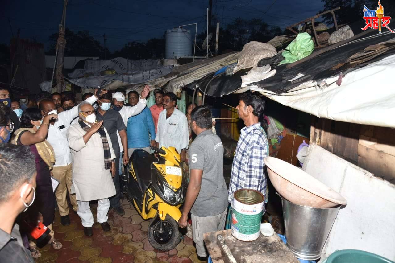 आपत्ती ग्रस्तांचे अहवाल चोवीस तासांत द्यावे. एकही आपत्तीग्रस्त नागरिक मदतीपासून वंचित राहता कामा नये येवल्यात रात्री उशीरापर्यंत केली पूरग्रस्त भागात पाहणी मंञी छगन भुजबळ.