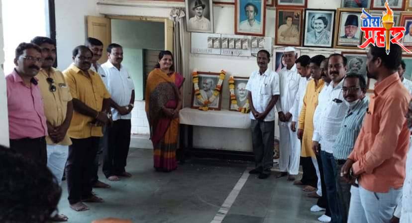 पंढरपूर नगरपरिषदेच्या वतीने महात्मा गांधी व भारताचे माजी पंतप्रधान लाल बहादूर शास्त्री यांच्या जयंती निमित्त प्रतिमेचे पूजन