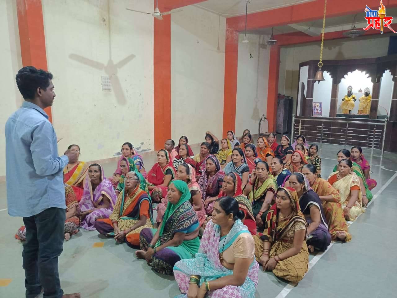 गांधली गावामध्ये उमेद अभियाना च्या तसेच बचत गटाच्या महिला यांना महात्मा गांधी रोजगार हमी योजने अंतर्गत माहिती