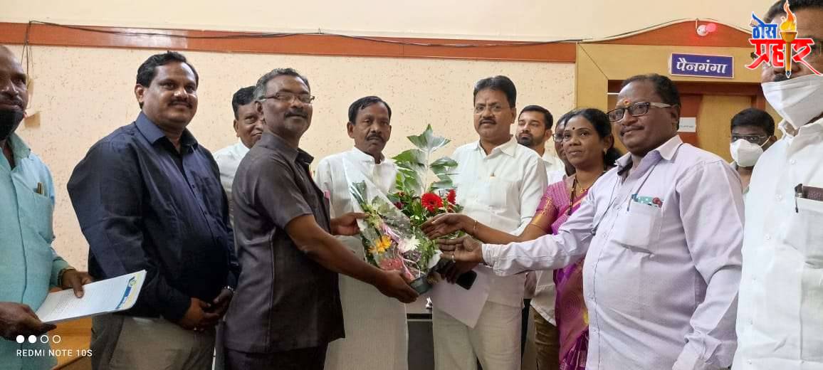 ट्रायबल फोरमची समिती प्रमुख आमदार दौलतजी दरोडा यांचेशी चर्चा