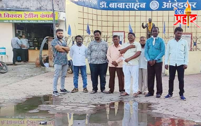 डॉ. बाबासाहेब आंबेडकर यांच्या पुतळ्या समोर गटारी चे पाणी आल्याने स्वारीप तर्फे निवेदन