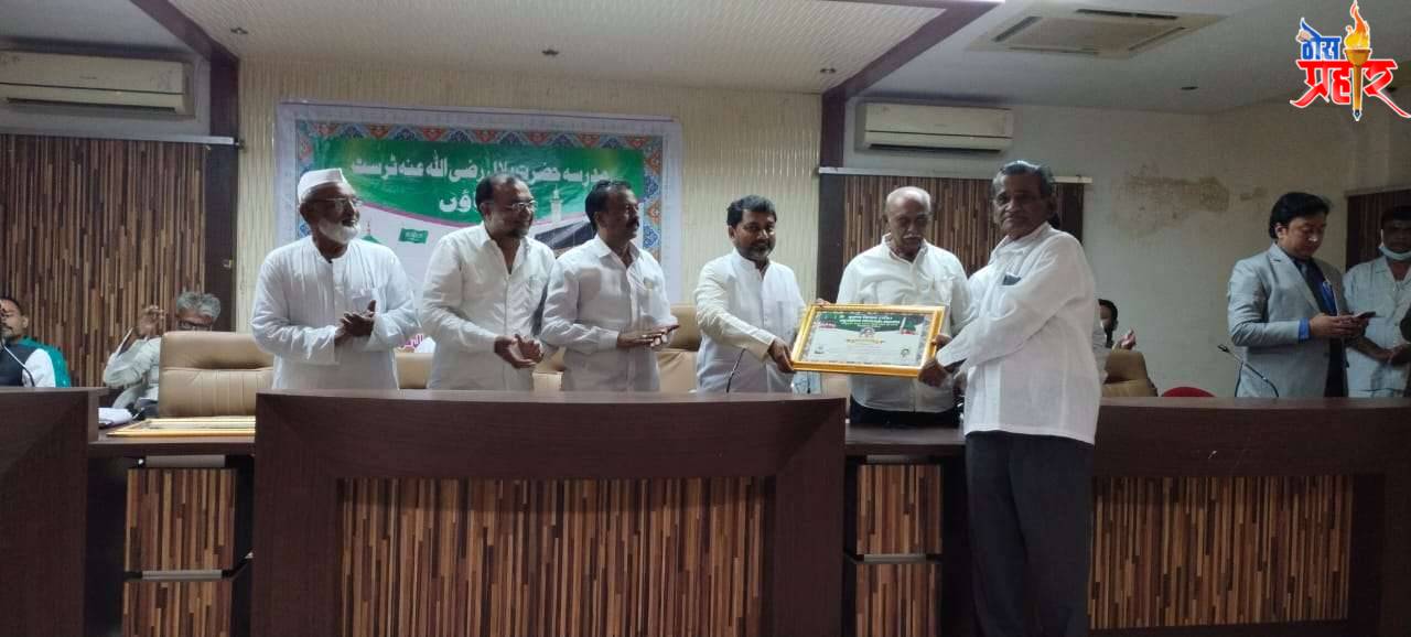 अमळनेर येथील सत्तार मास्टर शरफे एजाज खादिमें कौम खान्देश रत्न पुरस्काराने सन्मानित..