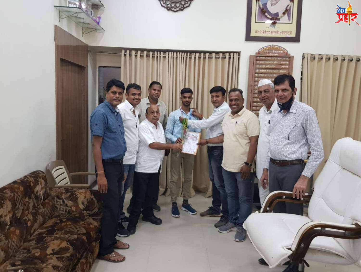 अखेर बातम्या झळकल्या नंतर प्रताप झाले जागे..गुणवंतांचा केला सत्कार..