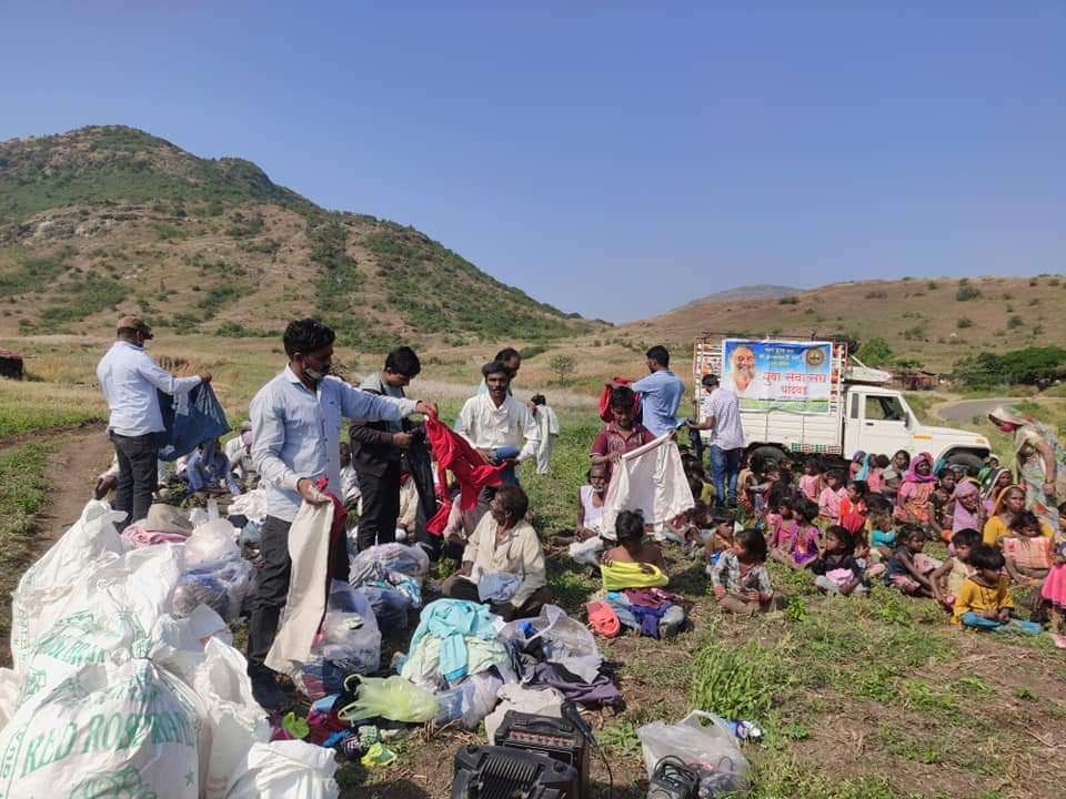 हरी ओम ग्रुपची अनोखी दीपावली राजधेरवाडीतील गोरगरिबांसोबत!!