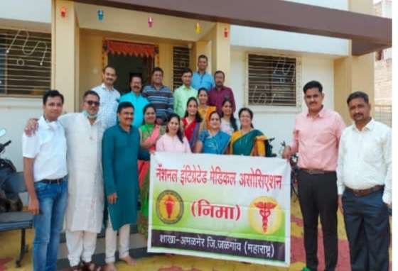 धन्वंतरी जयंतीनिमित्त निमा तर्फे फराळ वाटप..