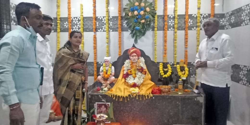 आमदार सौभाग्यवती राणी निलेश लंके यांच्या हस्ते संत बाळुमामा मुर्ती प्राणप्रतिष्ठा सोहळा जाम कौडगाव येथे संपन्न ?