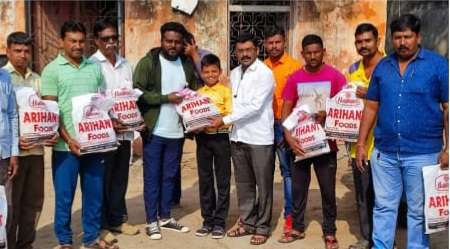 नगरसेवक नरेंद्र चौधरी यांनी प्रभागातील सफाई कर्मचाऱ्यांची दिवाळी केली गोड संपूर्ण परिवारास पुरेल अश्या फूड पॅकेटचे वाटप..