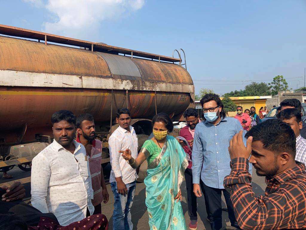 खासदार सुप्रिया सुळे आणि राजवर्धन पाटील यांनी केली अपघातग्रस्तांना मदत