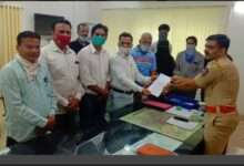 रावेर पोलीस स्टेशनचे पोलीस निरीक्षक नागरे,सपोनि नाईक, उपनिरीक्षक सोनवणे यांची सखोल चौकशी करून कडक कारवाई होऊन पोलिस दलातून हकालपट्टीची करण्याची जळगाव व रावेर येथील अल्पसंख्यांक समाजाची मागणी