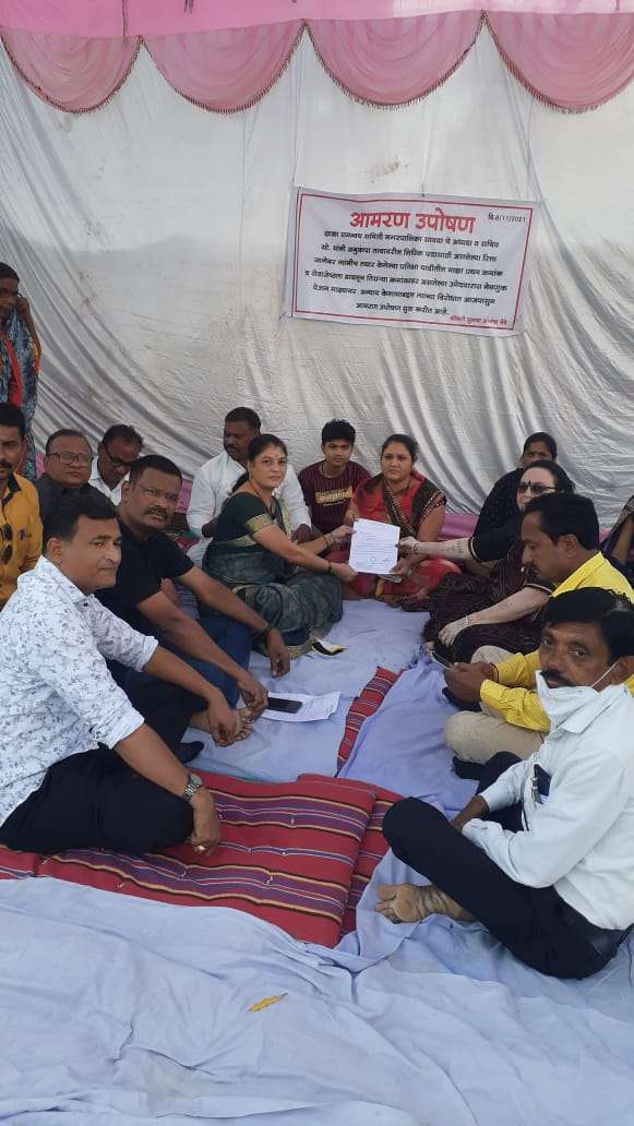 सावदा नगर पालिका शाळा समन्वय समितीच्या लेखी आश्‍वासनानंतर अखेर सुटले महिलेचे आमरण उपोषण