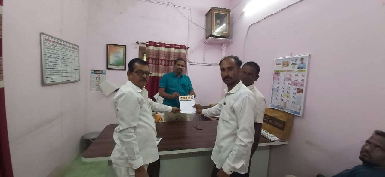 प्रहार संघटनेचे पारोळा गट विकास अधिकारी ना साकडे