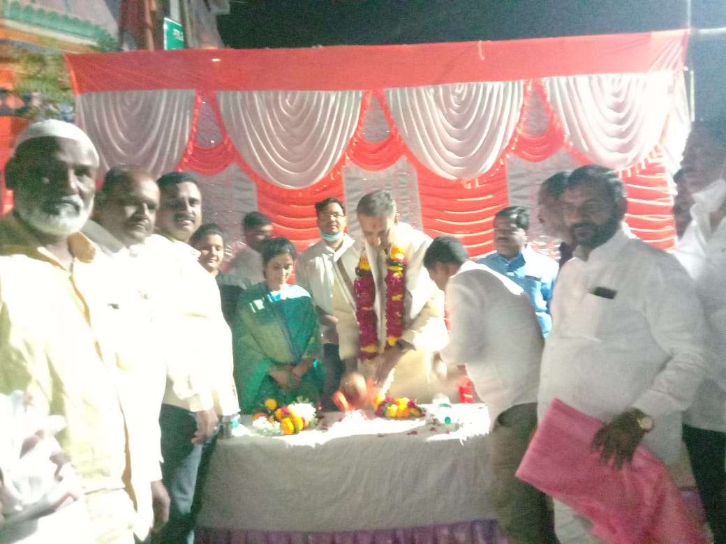 प्रभाग क्र 8 मधिल रस्त्याच्या कामाचा शुभारंभ