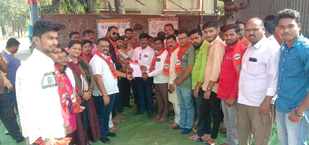 पिंपळगाव बसवंत आगार येथे सुरू असलेल्या बेमुदत संपास मनसेचा पाठिंबा..