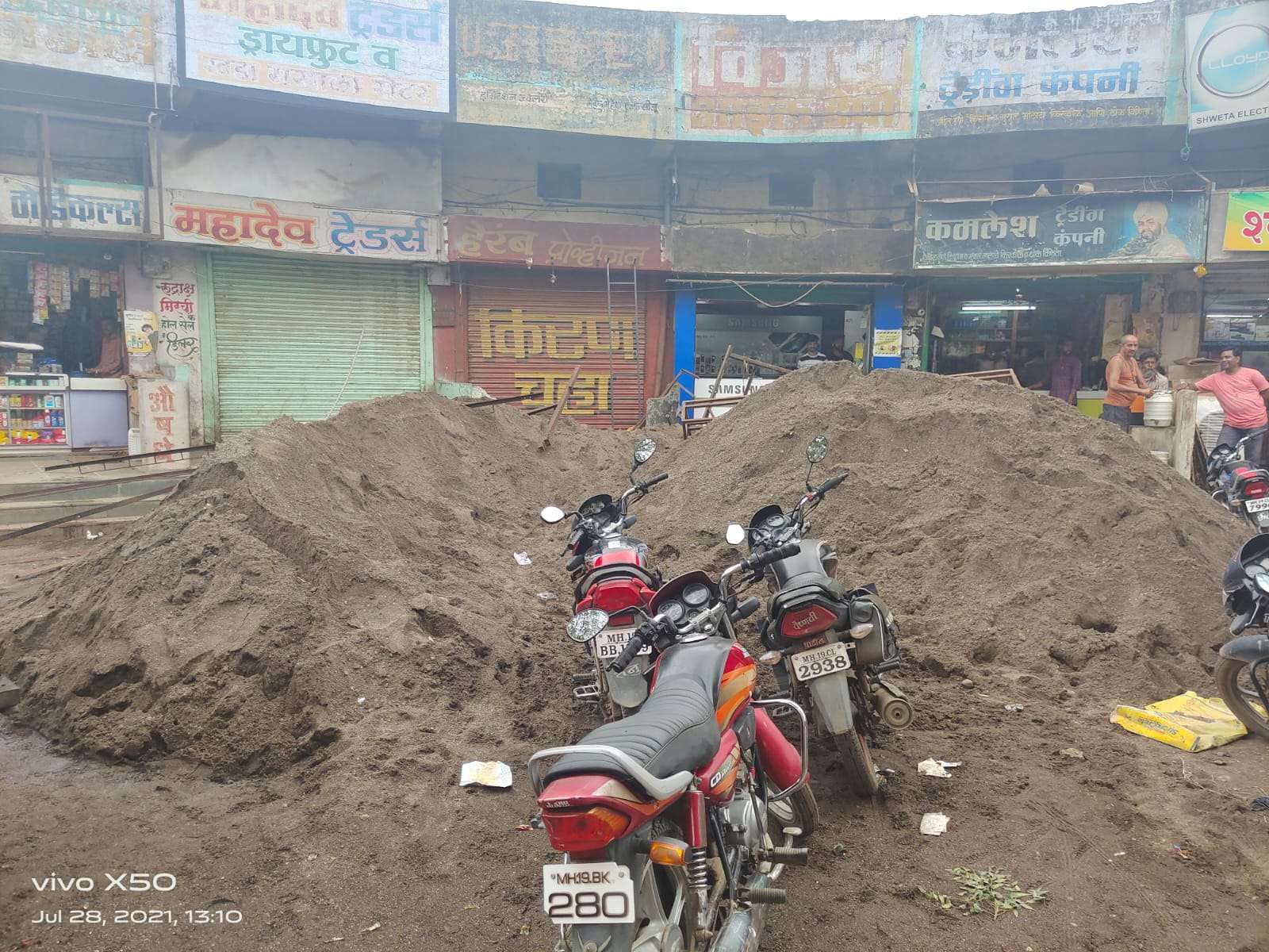 लोकनियुक्त नगराध्यक्षा आणि 38 नगरसेवकांना अपात्र करा...लालबाग शॉपिंग बेकायदेशीर बांधकाम प्रकरणात सामाजिक कार्यकर्ते अनंत निकम यांनी केली जिल्हाधिकारी यांच्या कडे मागणी..