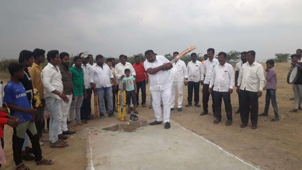 उंबरगाव येथे भव्य हाफ पिच टेनिस बॉल क्रिकेट स्पर्धेचा शुभारंभ