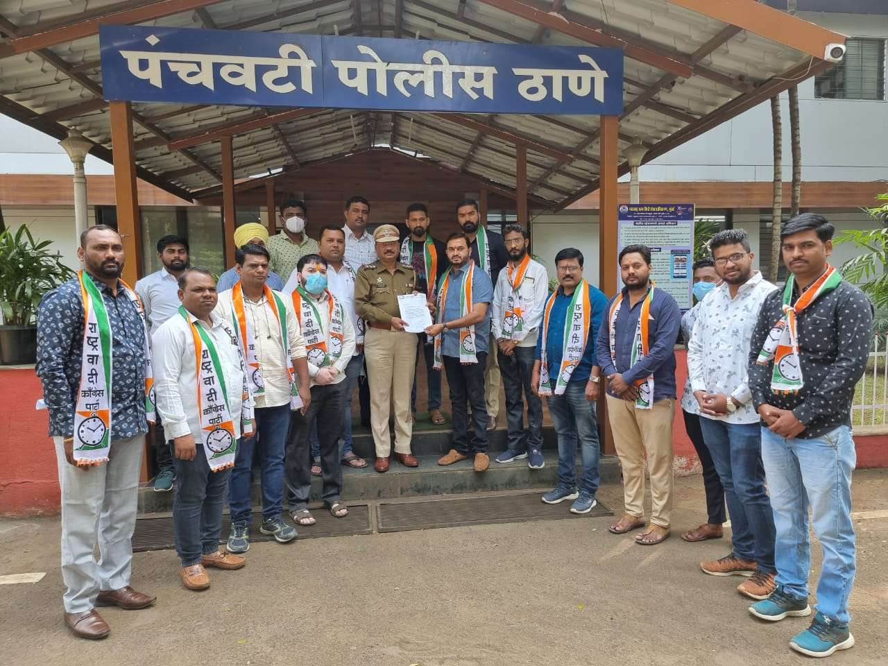 कंगना राणावत विरोधात दाखल होणार देशद्रोहाचा गुन्हा युवक राष्ट्रवादीच्या शिष्टमंडळाचे नाशिक पोलिसांना निवेदन