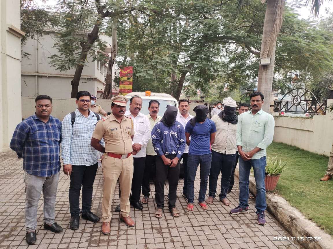 सोलापूर ग्रामीण एल.सी.बी. व सांगोला पोलीसांची धडाकेबाज कामगिरी