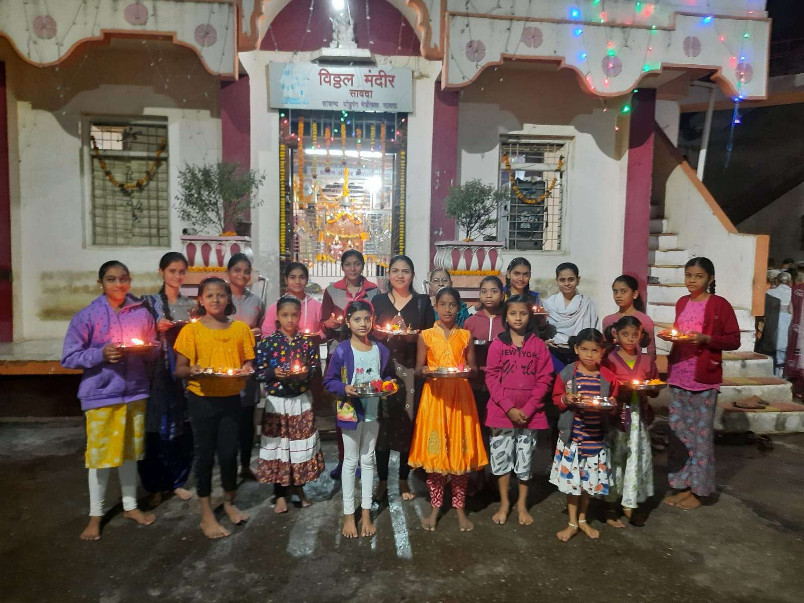 सावद्या कार्तिकी एकादशीनिमित्त विठ्ठल मंदिराची सजावट सह पुजा अर्चना