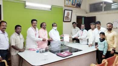 कोरोना काळात घेतलेल्या ऑनलाईन परीक्षा शुल्क विद्यार्थांना परत करावा...!