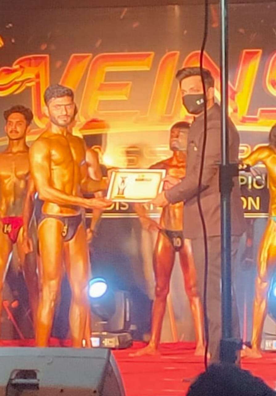 जिल्हा स्तरीय 'बॉडी बिल्डर' स्पर्धेत फैजपूर येथील युवक विजयी