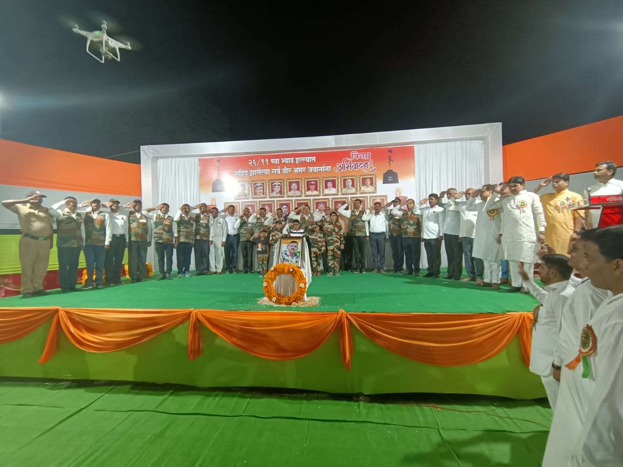 चोपड्यात शेकडो दिवे लावून शहिदांना अभिवादन...चोपडा नगरपालिकेचा स्तुत्य उपक्रम... कार्यक्रमात निवृत्त जवानांसह हजारों नागरिकांची उपस्थिती