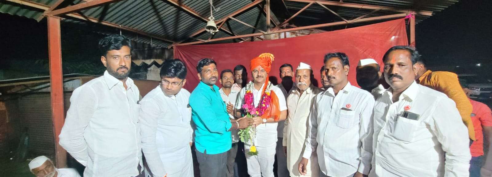 सरकोली ग्रामस्थांच्यावतीने युवा उद्योजक अभिजीत पाटील यांचा सत्कार शेतकऱ्यांशी संवाद व शेतकऱ्यांनी सांगितल्या उसाच्या अडचणी