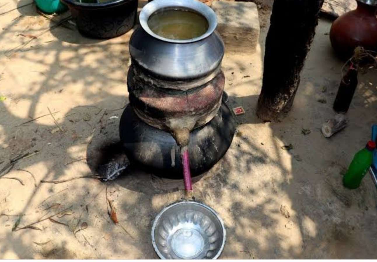 अमळनेर: लोण बु येथील हातभट्टी दारू अड्डा उध्वस्त.. मारवड पोलीस ठाण्यात गुन्हा दाखल...