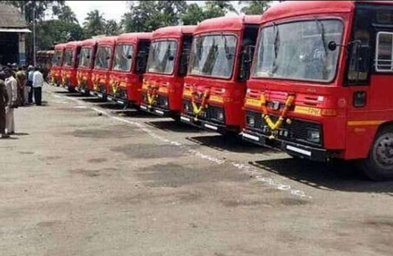 एसटी संप...एसटी कर्मचाऱ्यांना भरघोस (दिशाभूल) वेतनवाढ परंतु भविष्य अंधकारमय म्हणून विलिनीकरणावर ठाम