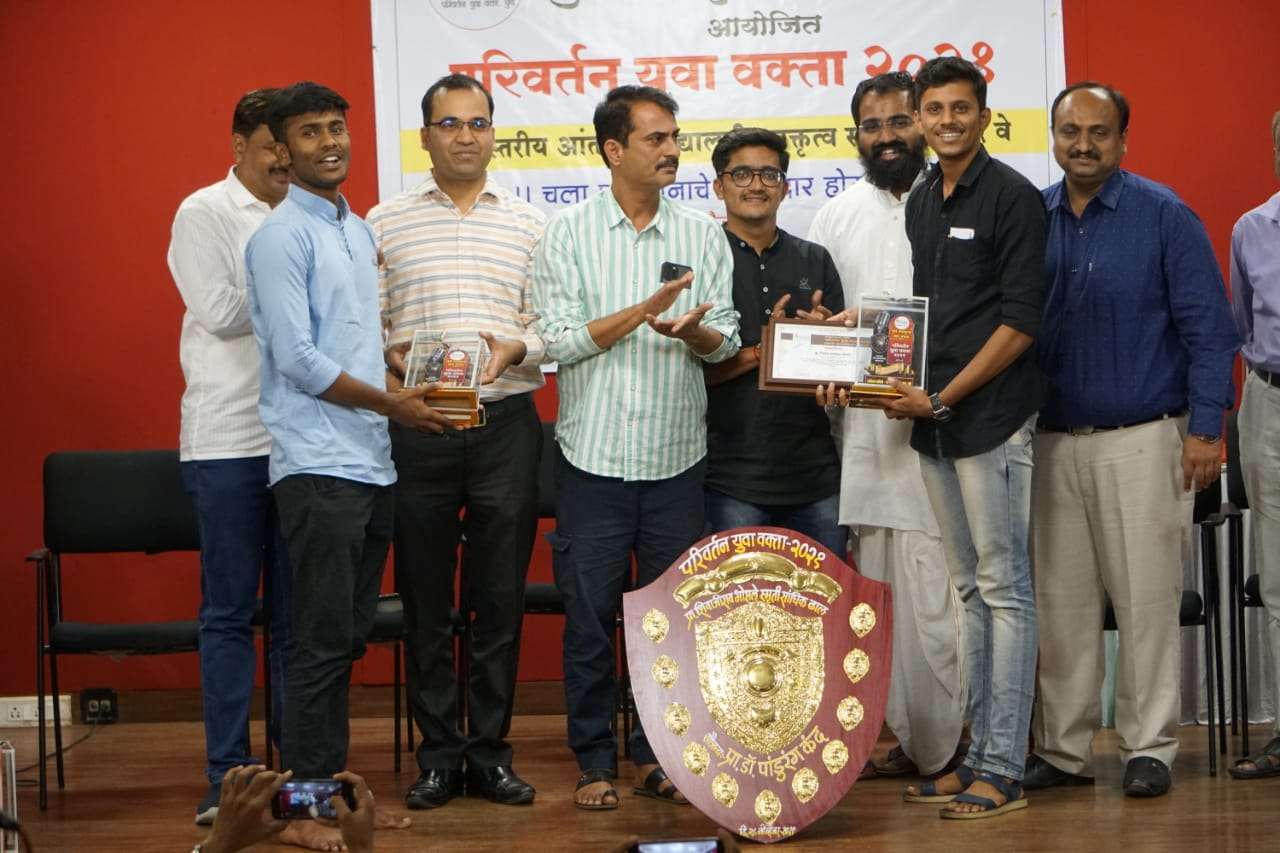 अमळनेर: निर्भय व जयेश सोनार यांनी जिंकली परिवर्तन युवा वक्ता मानाची ढाल ..!