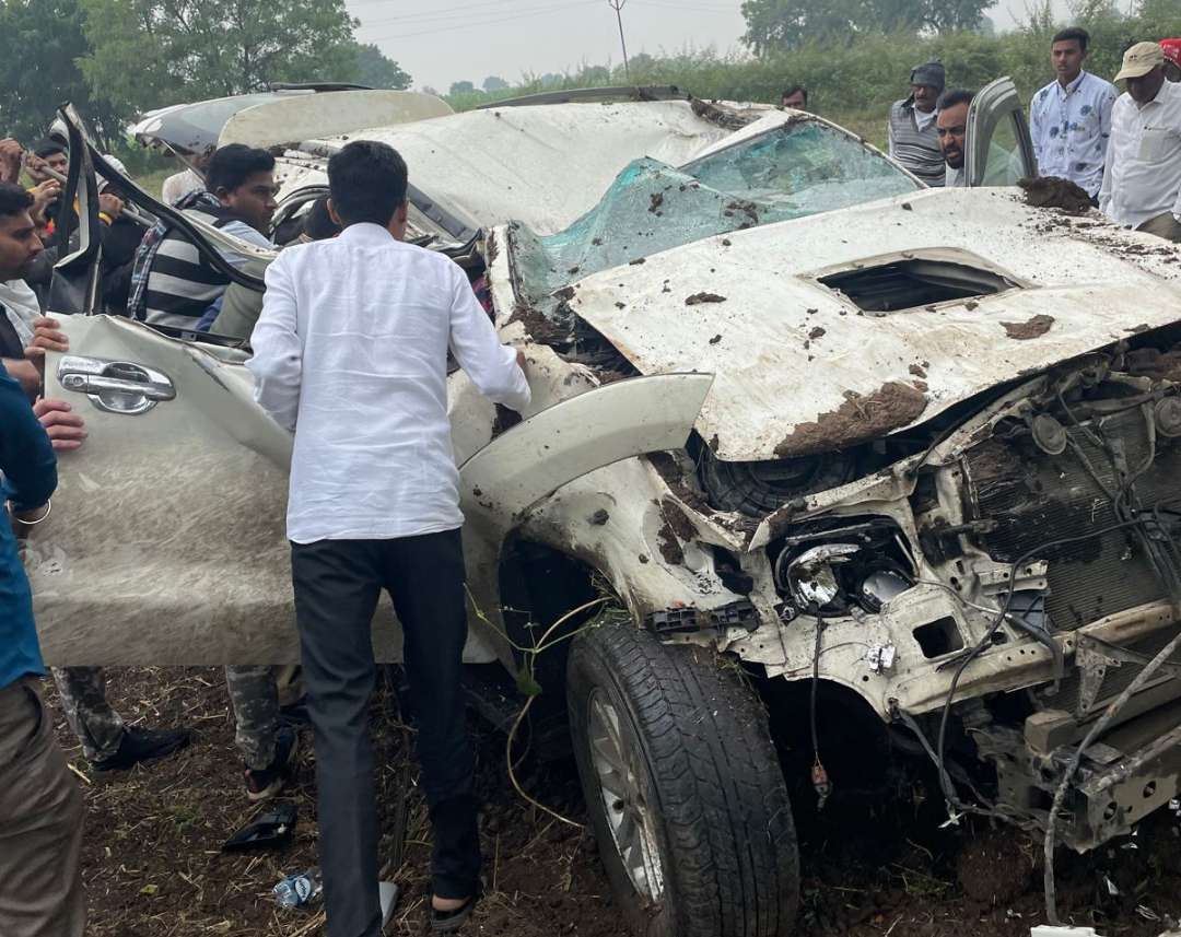 सावदा-पिंपरुळ रस्त्यावर भीषण अपघात १ महिला जागीच ठार तर ५ जखमी.