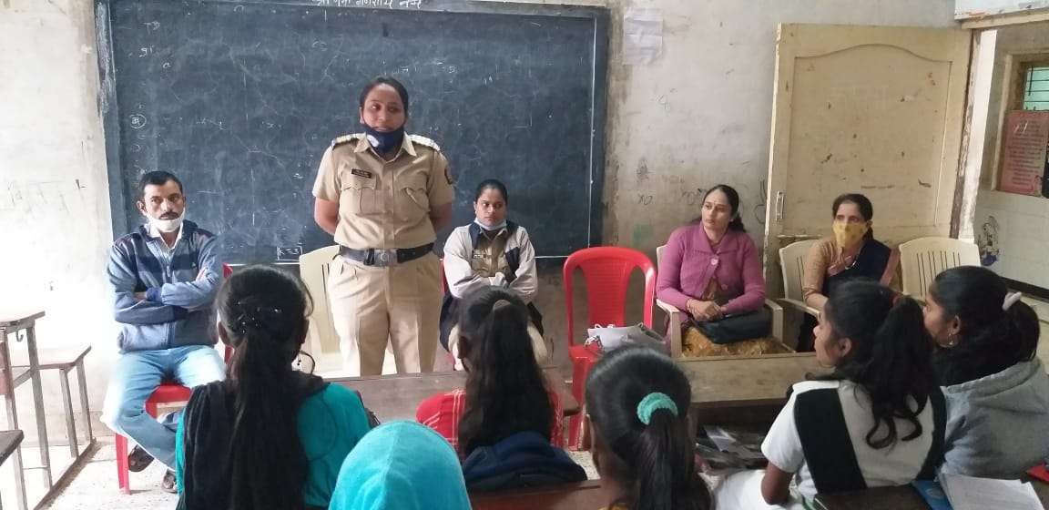 अमळनेर: दामिनी पथकाचे मुंदडा विद्यालयात समुपदेशन..!सर्व शाळांना देणार भेट..!