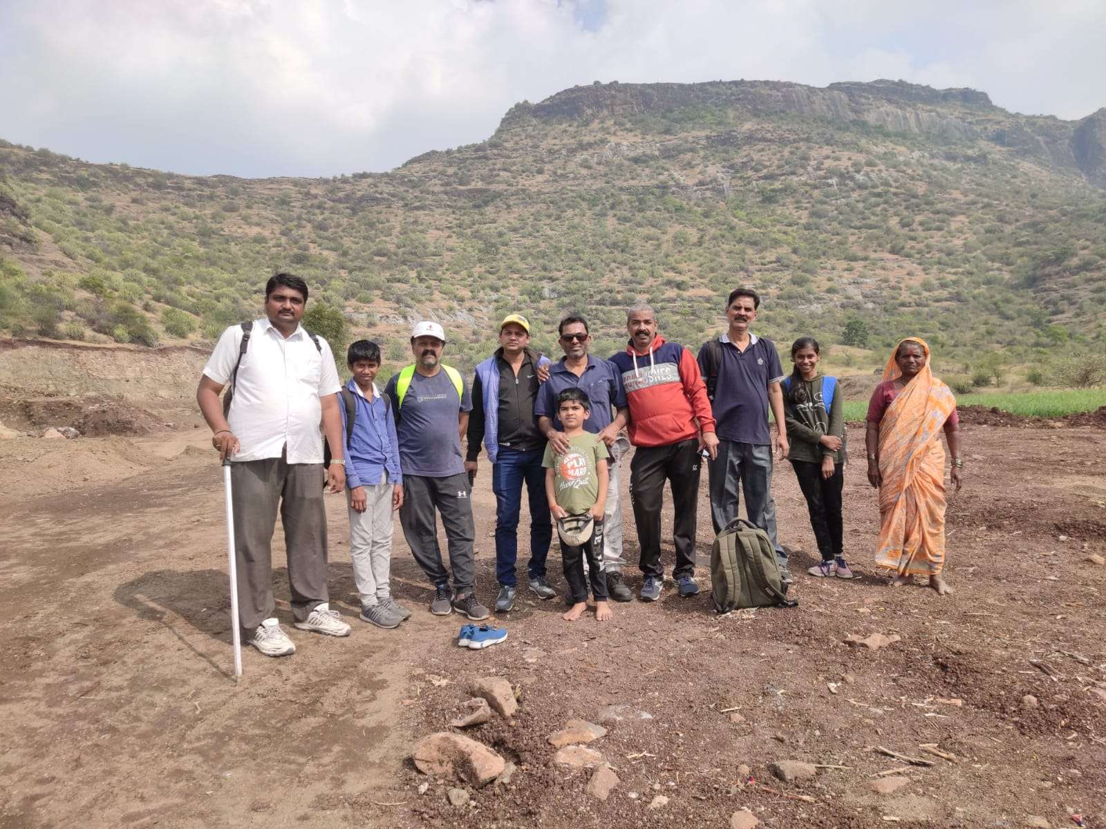 देवदिवाळीच्या दिवशी बैलफाशी खिंड चढून चांदवडच्या दुर्गभ्रमंती सदस्यांनी केला मेसणा किल्ला सर
