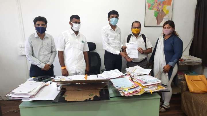 मनपा मालकी चे गोलाणी मार्केट मधील धुळखात पडलेले हॉल भाडे तत्वावर सर्वांसाठी उपलब्ध करण्यासाठी विविध सामाजिक संस्था चें निवेदन.