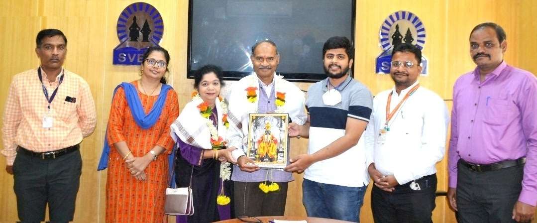 विद्यार्थ्यांच्या विकासासाठी स्वेरीतील शिक्षकांचे परिश्रम अनमोल शास्त्रज्ञ डॉ. यल्लोजीराव मिरजकर डॉ. मिरजकर यांची स्वेरीला सदिच्छा भेट