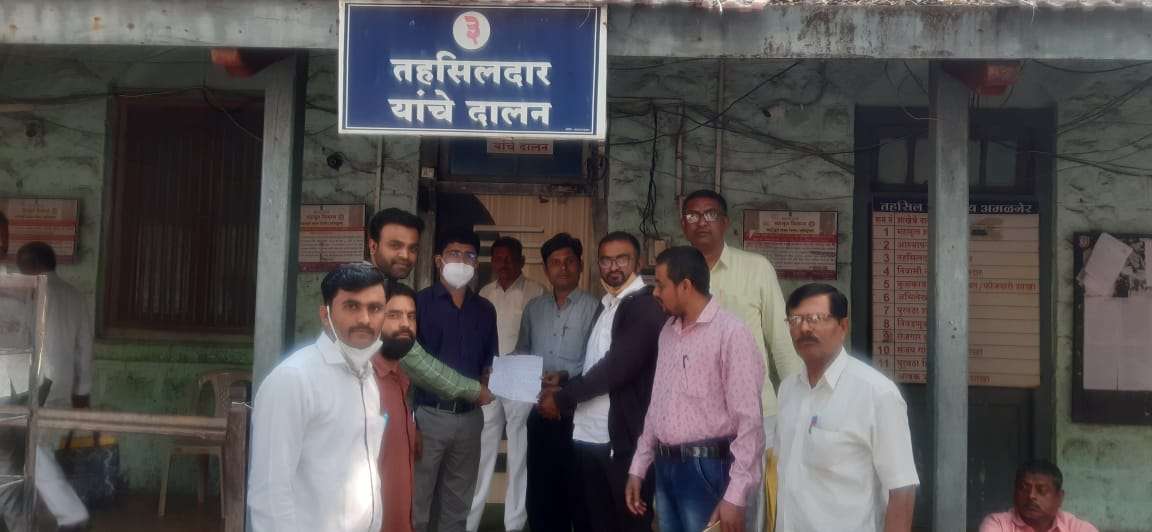 अमळनेर: बी एल ओ चे आपल्या विविध मागण्यांसाठी अमळनेर तहसीलदारांना निवेदन