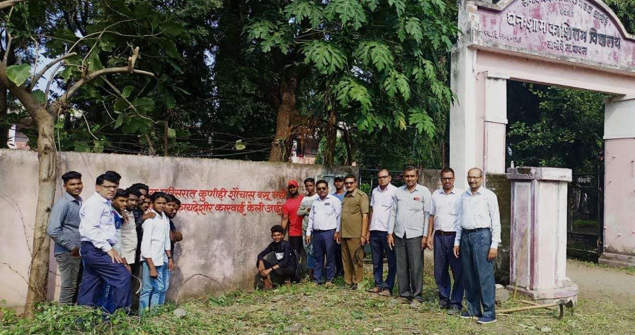 आमोदा तालुका यावल येथील तरुणांचा स्तुत्य उपक्रम... महापरिनिर्वाण दिनी शाळाबाह्य परिसर स्वच्छतेचा केलेला संकल्प पूर्णत्वाकडे...