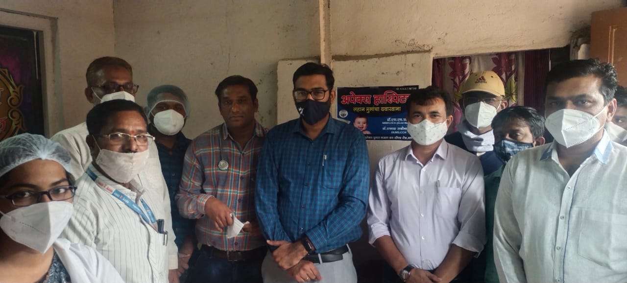 सावद्यात रेहाना बी हॉस्पिटलच्या कोविड लसीकरण शिबिराला जिल्हाधिकारी अभिजीत राऊत यांनी दिली भेट